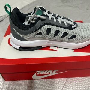 New Nike  Air Max,  Ap Casual Sneakers.